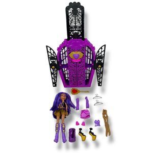 Mattel Monster High Skulltimate Secrets Clawdeen Locker Doll and Accessories